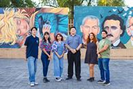 Fusionan en sus murales el mundo literario y el arte plástico Fusionan en sus murales el mundo literario y el arte plástico