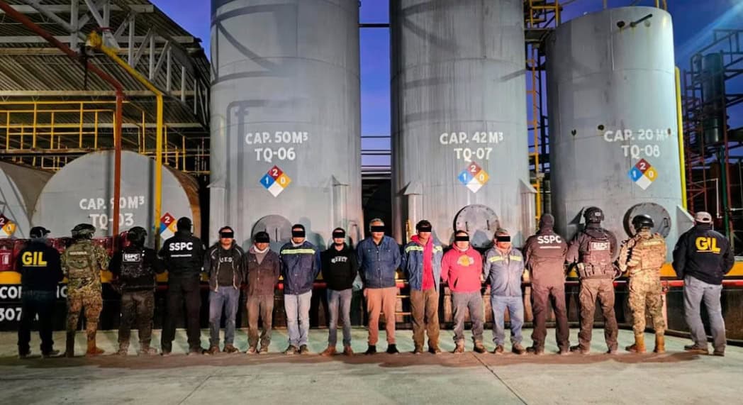 Aseguran 250 mil litros de huachicol y 12 pipas en Veracruz Aseguran 250 mil litros de huachicol y 12 pipas en Veracruz