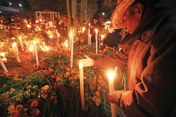 Cómo se celebra Día de Muertos en la Isla de Janitzio, Michoacán