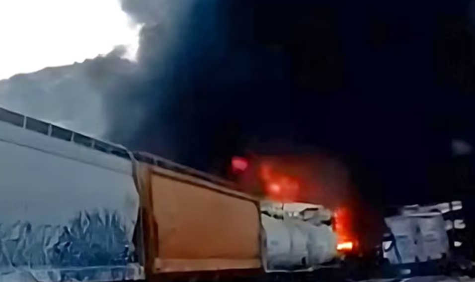 Tren con carga de alcohol etílico se descarrila y explota en Hidalgo