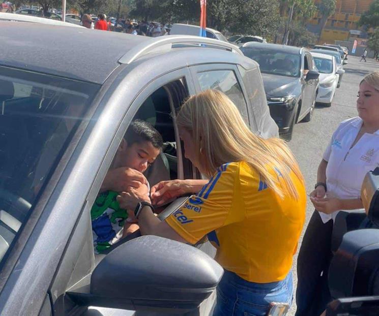 Instalan módulo de vacunación drive thru