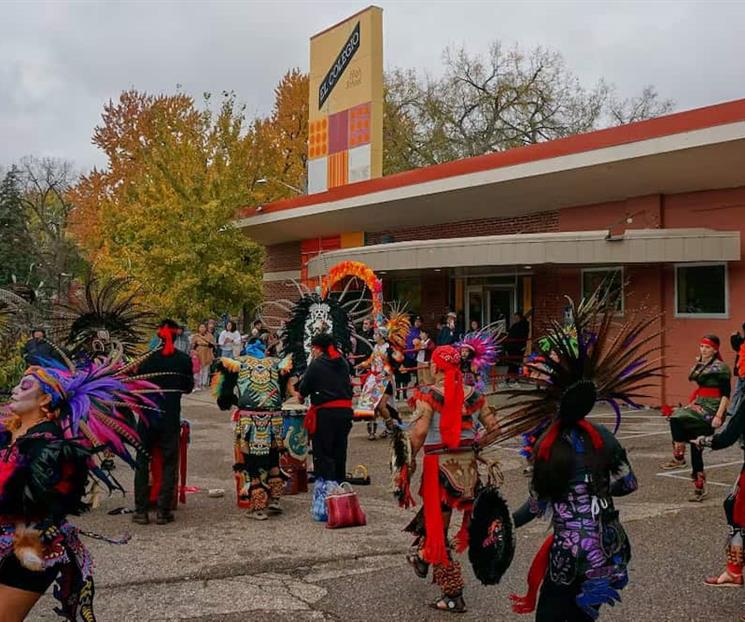 Unen celebraciones del Día de Muertos a comunidades hispanas en EU