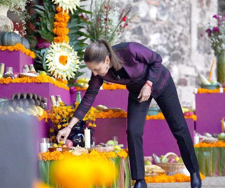 Celebra Sheinbaum Día de Muertos con presentación de ofrenda Celebra Sheinbaum Día de Muertos con presentación de ofrenda