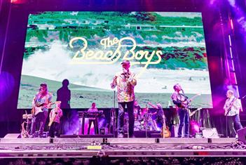 Clausuran Festival Santa Lucía con The Beach Boys