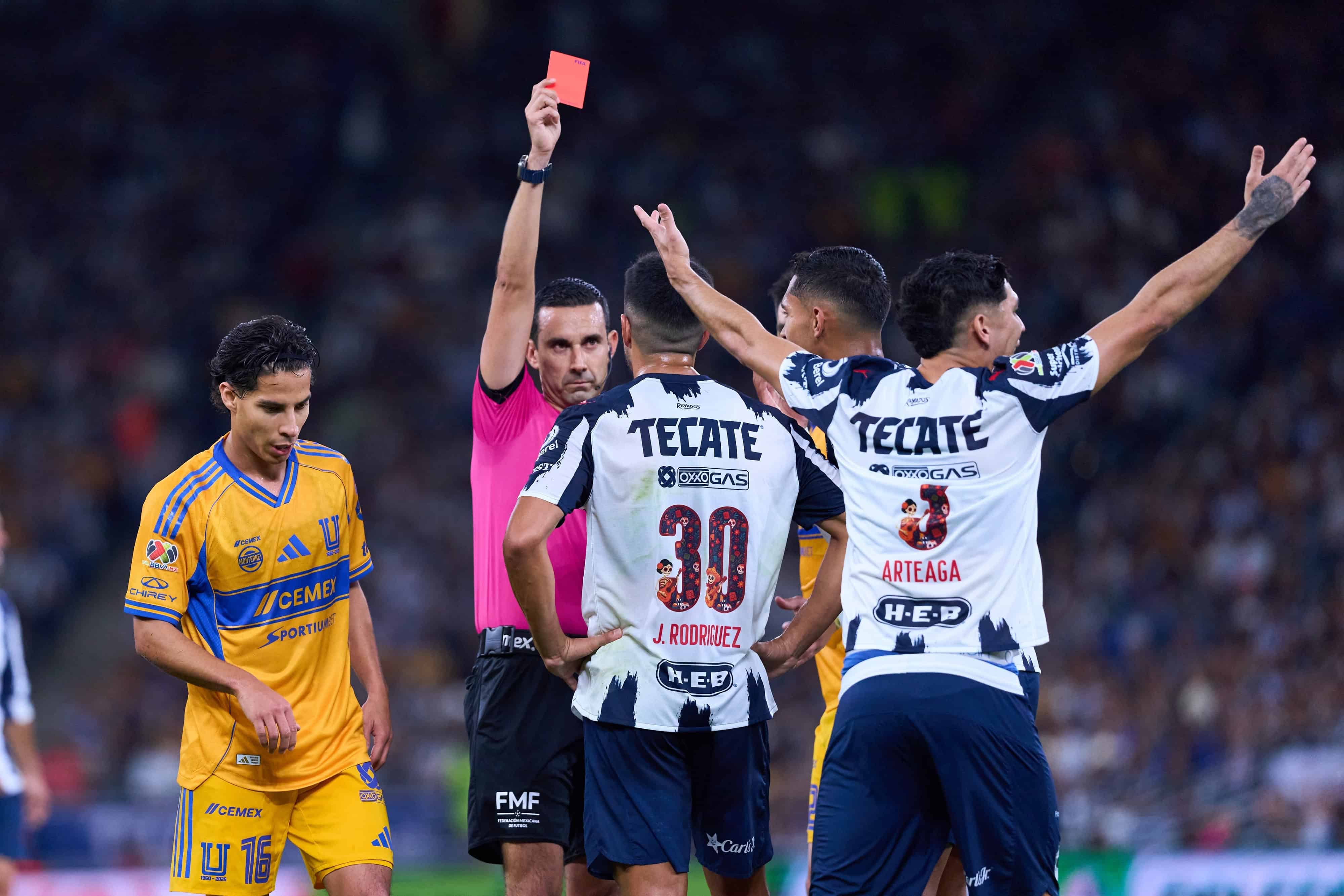 Jorge Rodríguez es expulsado.