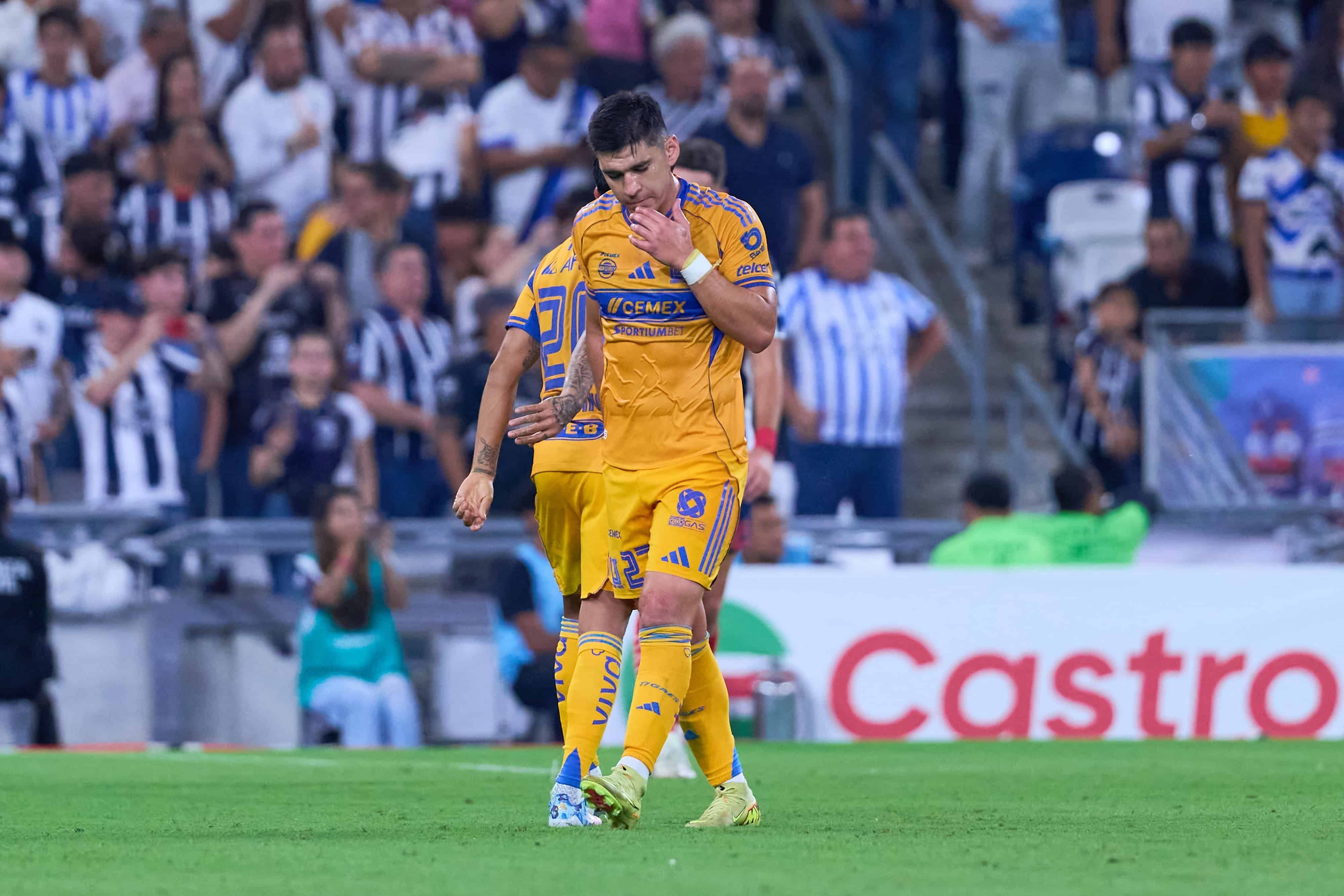 Jesús Angulo es expulsado.