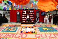 Honran a los difuntos con altares universitarios Honran a los difuntos con altares universitarios