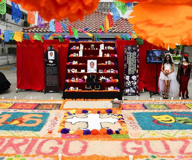 Honran a los difuntos con altares universitarios Honran a los difuntos con altares universitarios