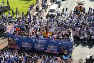 Festejan Dodgers en Los Ángeles su título de Serie Mundial 