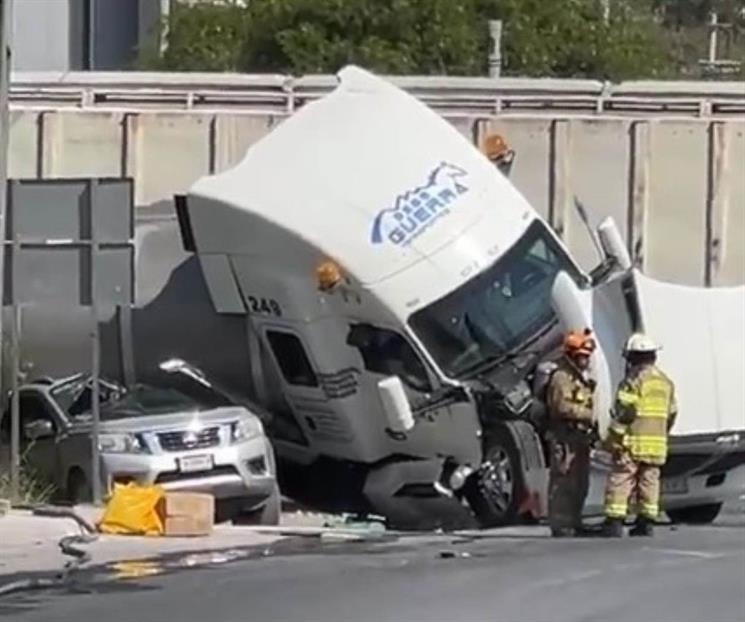 Embiste tren a pipa en Santa Catarina Embiste tren a pipa en Santa Catarina