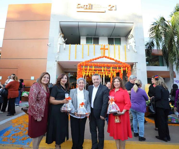 Dedica Sección 21 Altar de Muertos a maestros destacados Dedica Sección 21 Altar de Muertos a maestros destacados