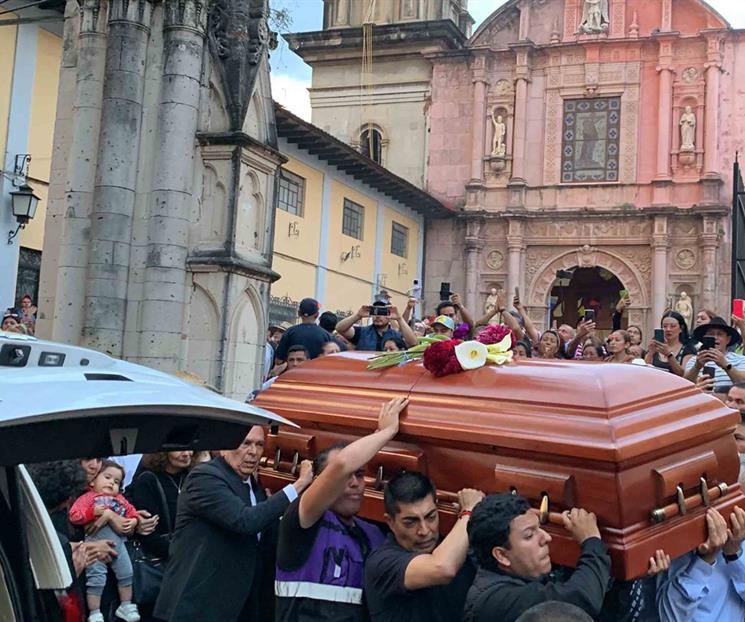 Oposición critica a Gobierno federal por asesinato de Carlos Manzo Oposición critica a Gobierno federal por asesinato de Carlos Manzo