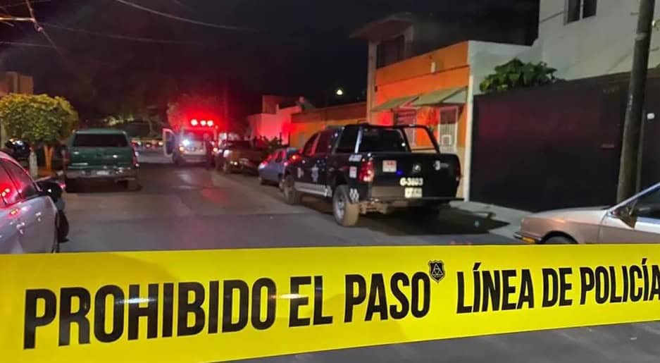 La Fiscalía General de Justicia del Estado, investiga la ejecución de un hombre que fue ejecutado de varios balazos, cuando viajaba a bordo de un automóvil en el sector norte de Monterrey.