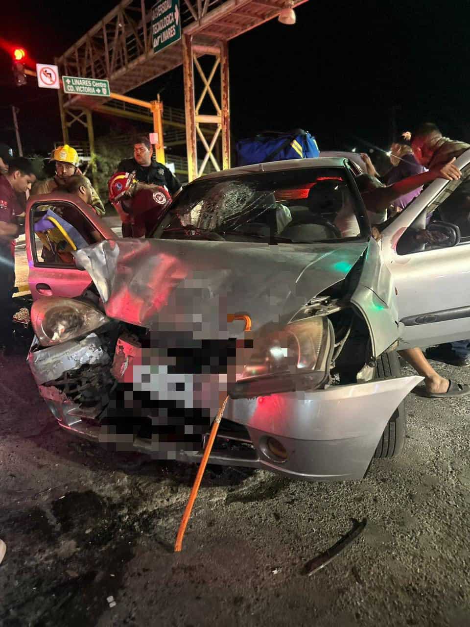 Tres personas lesionadas, fue el saldo que dejó un choque lateral, donde participaron dos vehículos en el municipio de Linares.