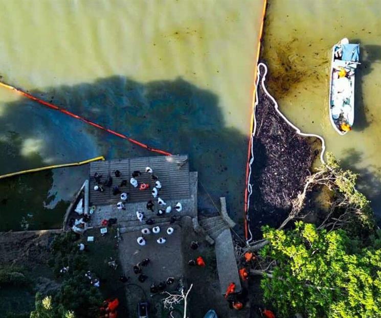 Denuncia legisladora a Pemex por daño ambiental Denuncia legisladora a Pemex por daño ambiental