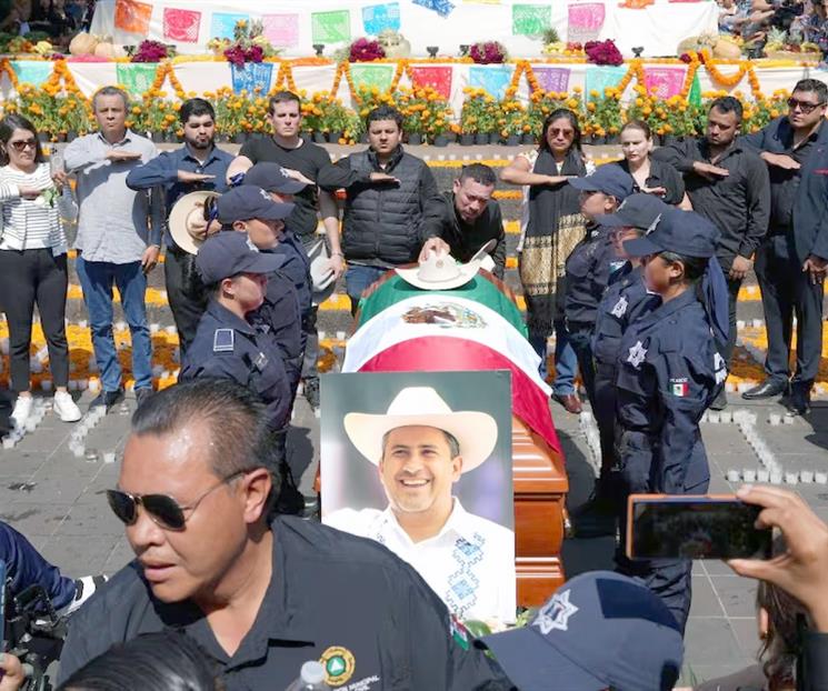 Protestan en Michoacán por asesinato de Carlos Manzo Protestan en Michoacán por asesinato de Carlos Manzo