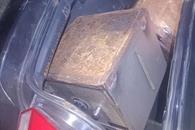 Decomisan auto con dos cajas fuertes Decomisan auto con dos cajas fuertes