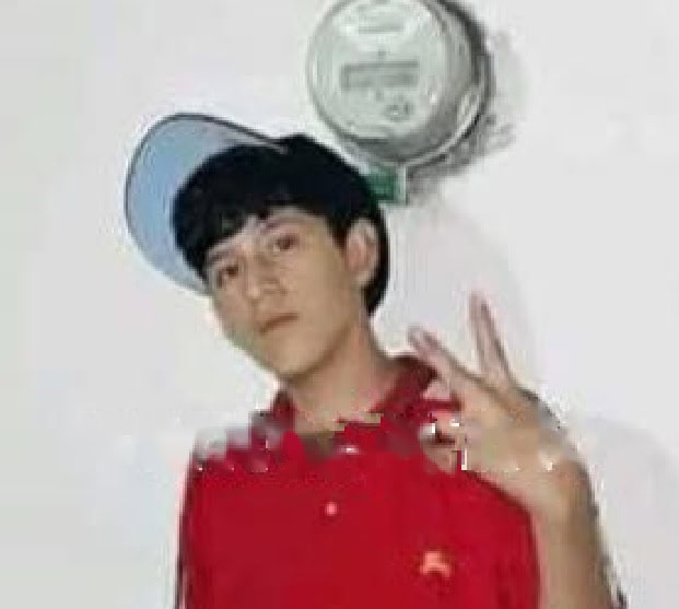 Una riña entre motociclistas terminó en forma trágica, al fallecer uno de los participantes, luego de chocar con un auto y ser atacado a golpes por sus rivales en el municipio de Linares.