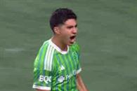 Mexicano Obed mantiene vivo al Seattle
