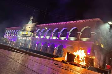 Incendian Palacio de Gobierno de Apatzingán