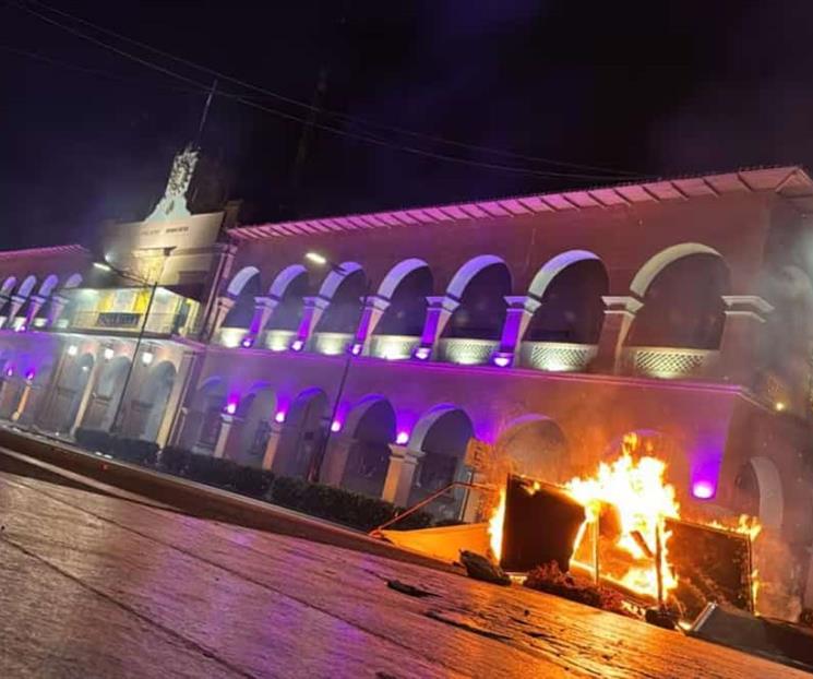 Incendian Palacio de Gobierno de Apatzingán