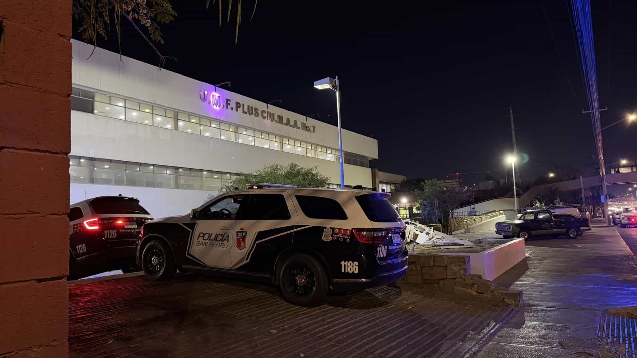 La Fiscalía General de Justicia del Estado de Nuevo León informó que, tras una audiencia celebrada el 2 de noviembre, un Juez de Control calificó como legal la detención de un adolescente efectuada por elementos de la Policía de Santa Catarina, el mismo día de los hechos.