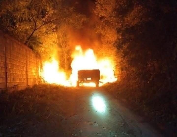 Encuentran cuerpo dentro de camioneta incendiada en Allende Encuentran cuerpo dentro de camioneta incendiada en Allende