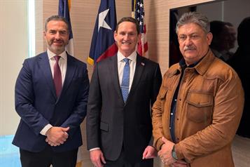 Refrenda Adrián hermandad con Dallas, Texas