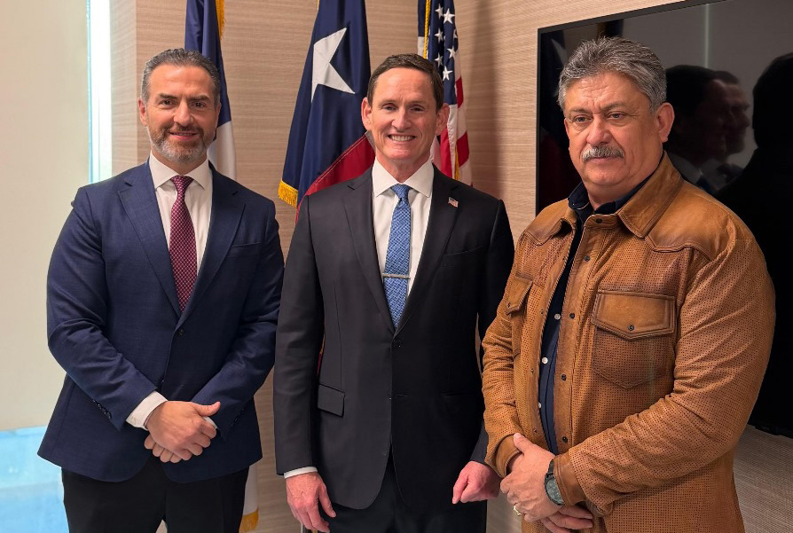 Refrenda Adrián hermandad con Dallas, Texas Refrenda Adrián hermandad con Dallas, Texas