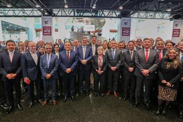 Prevé Ebrard reducción de arancel a camiones al 10%