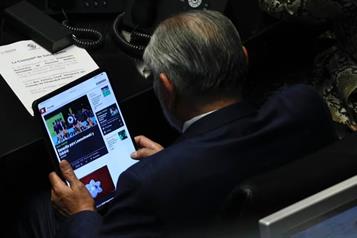 Captan otra vez a Adán viendo deportes; retiran a fotógrafos