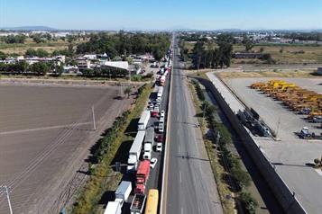 Suman nueve bloqueos de campesinos en Guanajuato