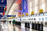 Anuncian cancelación de vuelos por cierre de gobierno en EU