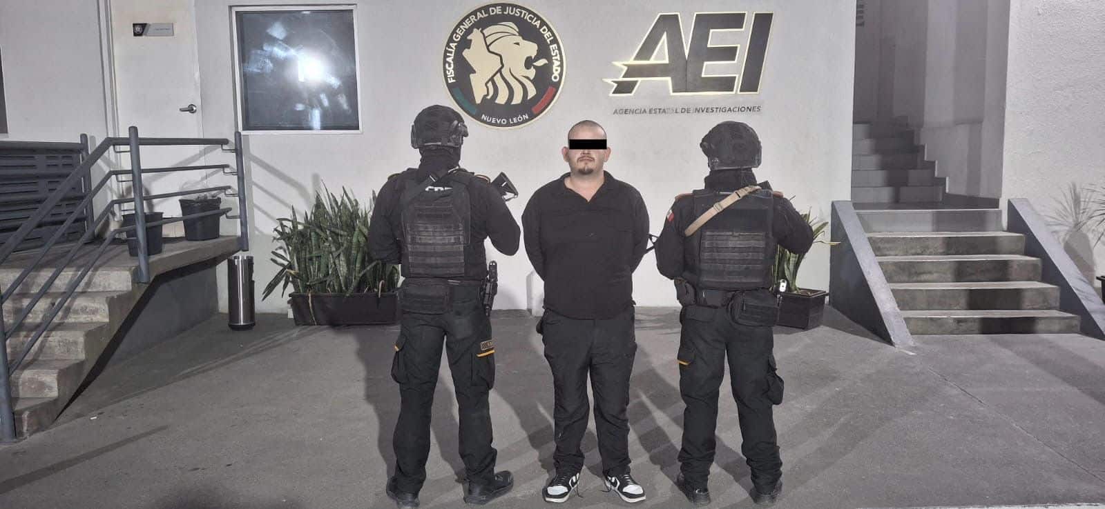 Un hombre que con uso de violencia asaltó a una mujer, fue capturado por elementos de Fuerza Civil, al poniente de Monterrey.