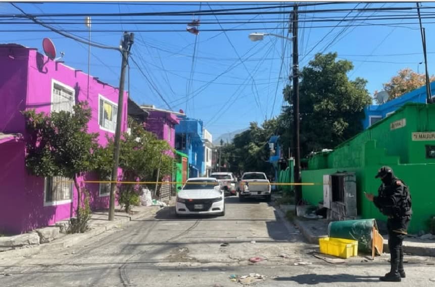 Elementos de la Agencia Estatal de Investigaciones, catearon una vivienda de la colonia Independencia, que operaba como un conocido punto de venta de droga.