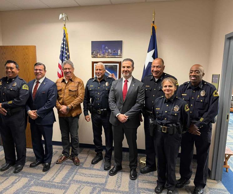 Se reúne Adrián con el jefe de la Policía de Dallas Se reúne Adrián con el jefe de la Policía de Dallas