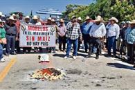 Empresarios piden a productores terminar con bloqueos Empresarios piden a productores terminar con bloqueos