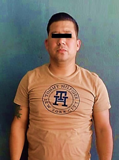 Elementos de la Guardia de Proximidad de Apodaca detuvieron un hombre de nacionalidad venezolana por el delito de cohecho luego de ser sorprendido con tarjetas de crédito y débito, al parecer robadas.