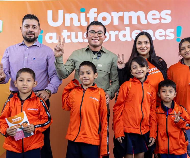 Presume Félix que solo Juárez da uniformes escolares gratuitos
