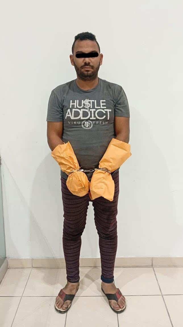 Un hombre de origen Egipto causó el terror en el municipio de Cadereyta, al atacar a balazos, una vivienda, donde afortunadamente, sus moradores resultaron ilesos.