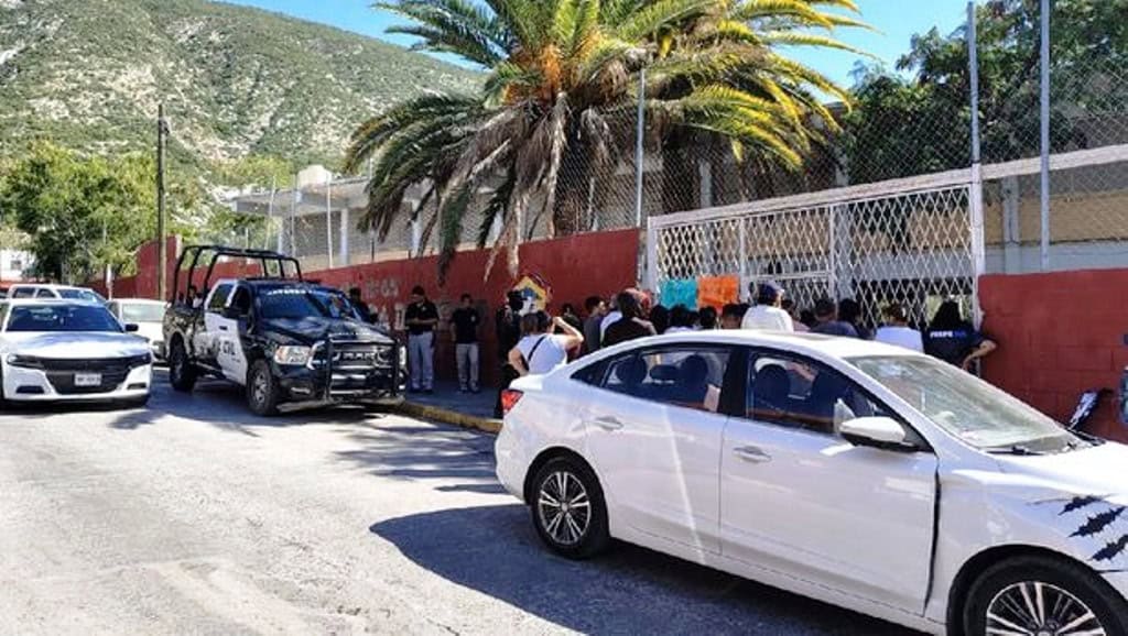 Aseguran que descubren pistola en escuela Aseguran que descubren pistola en escuela