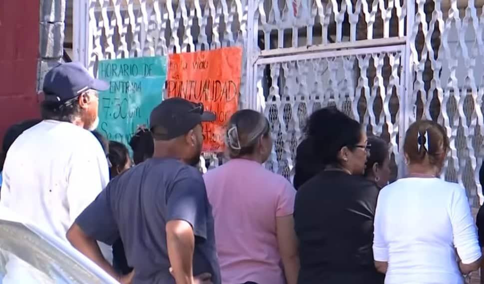 Nuevamente un centro educativo fue blanco de un hecho de inseguridad, al reportarse el supuesto hallazgo de una pistola, un cuchillo y una navaja dentro de un salón de clases en una escuela secundaria de la colonia Fomerrey 1 al norte de la ciudad.