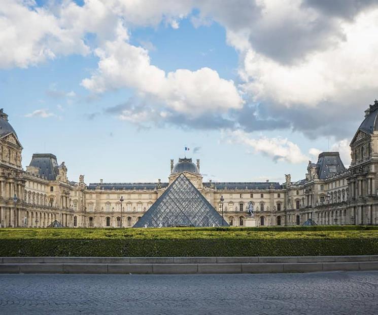Sospechoso de robo del museo Louvre trabajaba como guardia
