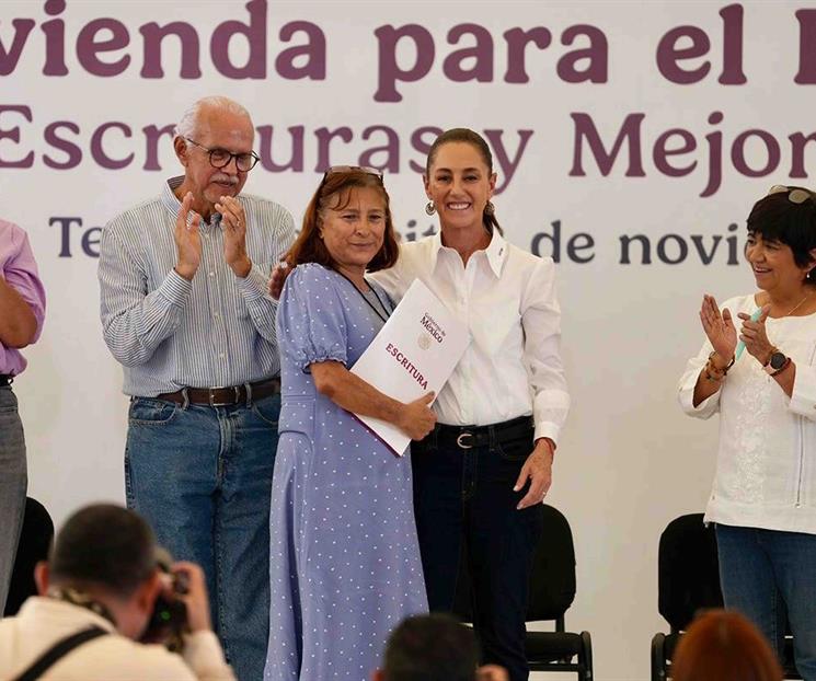 Sheinbaum encabeza entrega de escrituras en Tepic, Nayarit Sheinbaum encabeza entrega de escrituras en Tepic, Nayarit