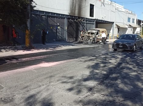 Acaba fuego con camión de valores Acaba fuego con camión de valores