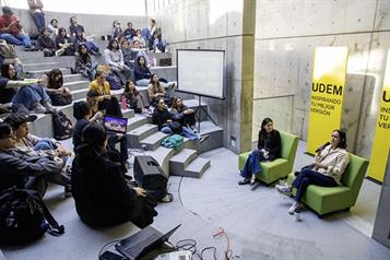 Comparte Yvonne Venegas sus experiencias fotográficas en la UDEM