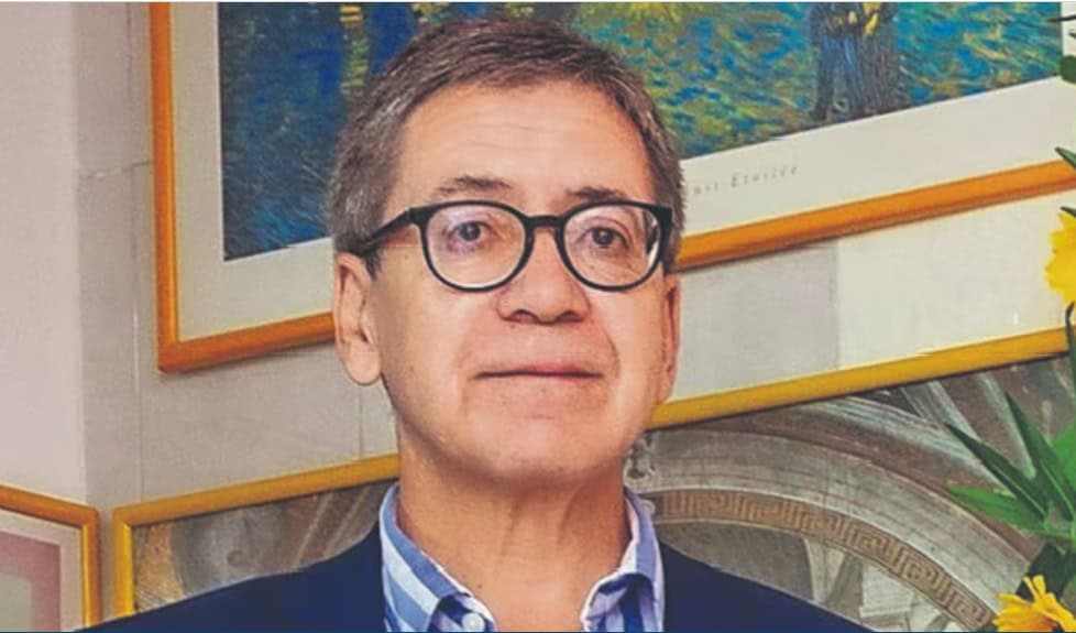 Armando González Torres viaja por la literatura utópica Armando González Torres viaja por la literatura utópica