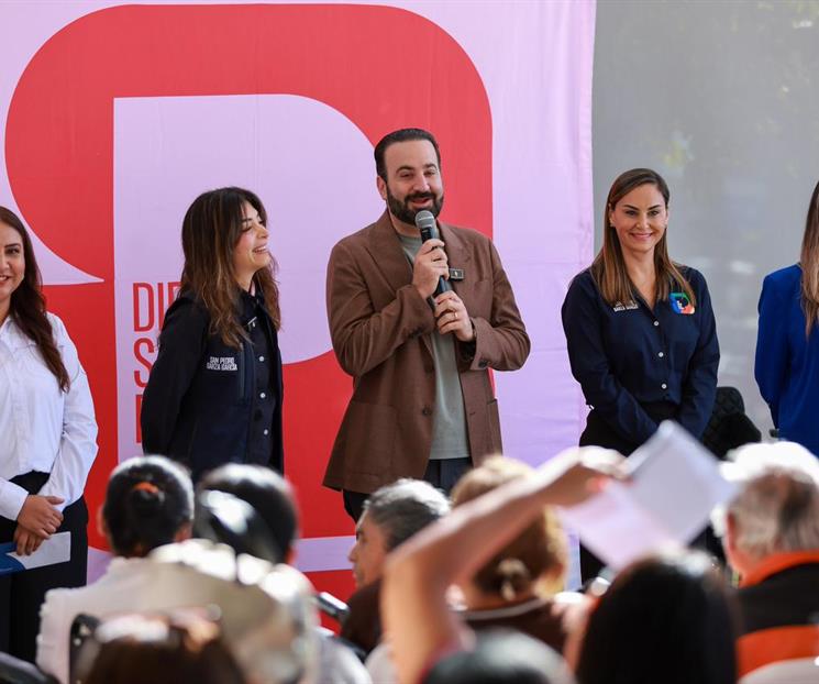 Entregan apoyos a habitantes de San Pedro Entregan apoyos a habitantes de San Pedro