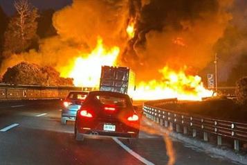 Vuelca y se incendia pipa de diésel en la autopista México-Puebla