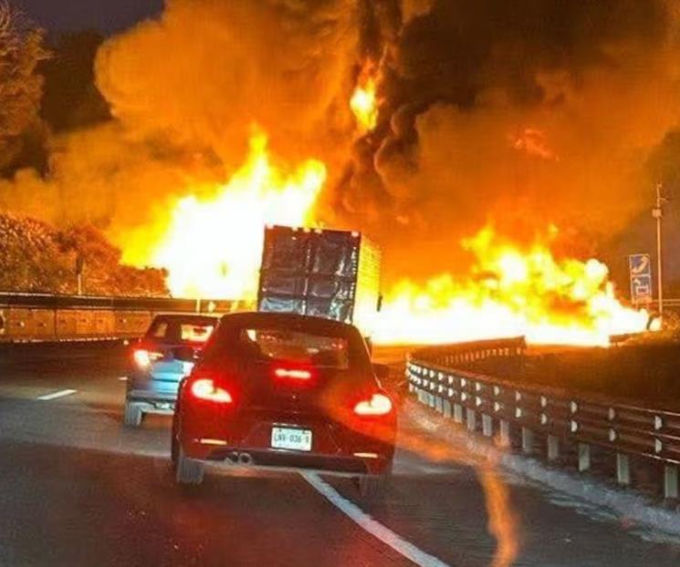 Vuelca y se incendia pipa de diésel en la autopista México-Puebla Vuelca y se incendia pipa de diésel en la autopista México-Puebla